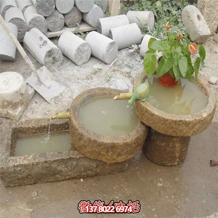 古老農(nóng)村石槽流水魚缸，傳統(tǒng)擺件裝飾景觀