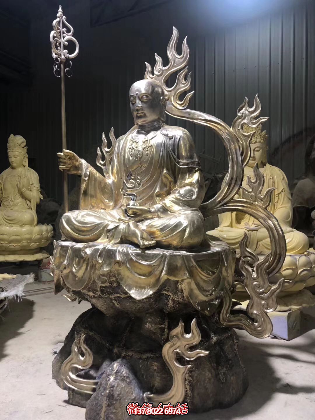 游覽地藏王大型寺廟景區(qū)，感受精美雕塑的神秘魅力