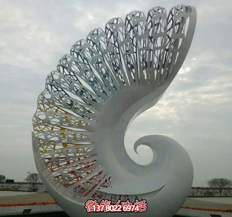 不銹鋼鳳凰雕塑，抽象而鏤空