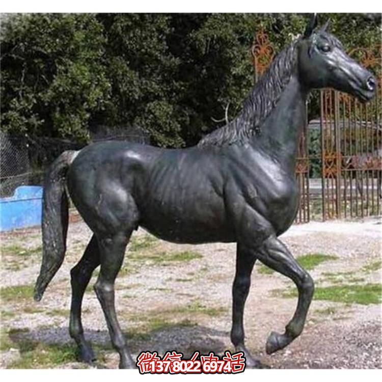 玻璃鋼仿銅馬雕塑，為園林廣場增添獨特魅力