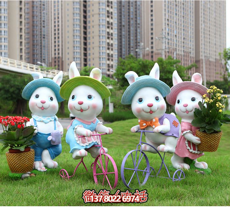 可愛兔子雕塑，為您的草坪添彩