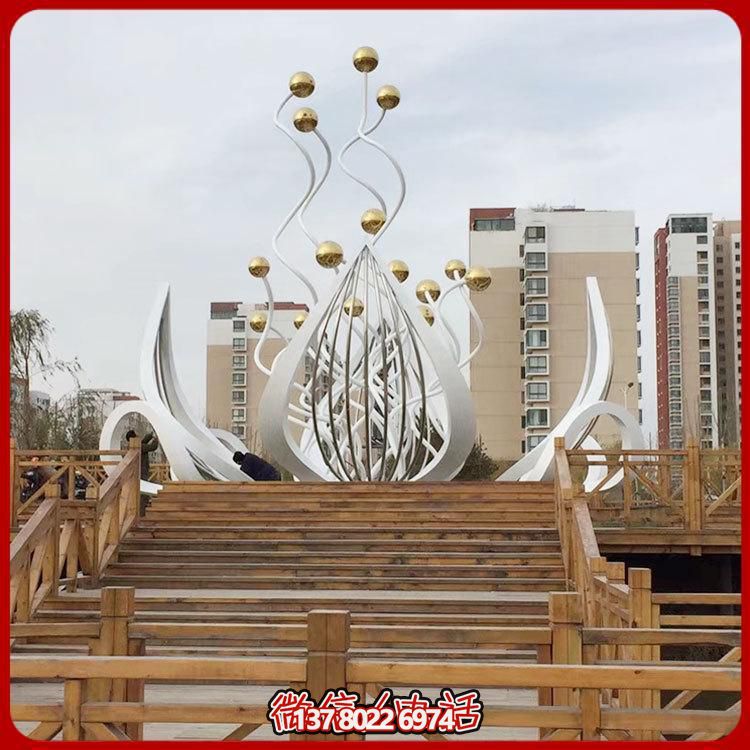 大型不銹鋼荷花雕塑，點綴美麗的景觀花園