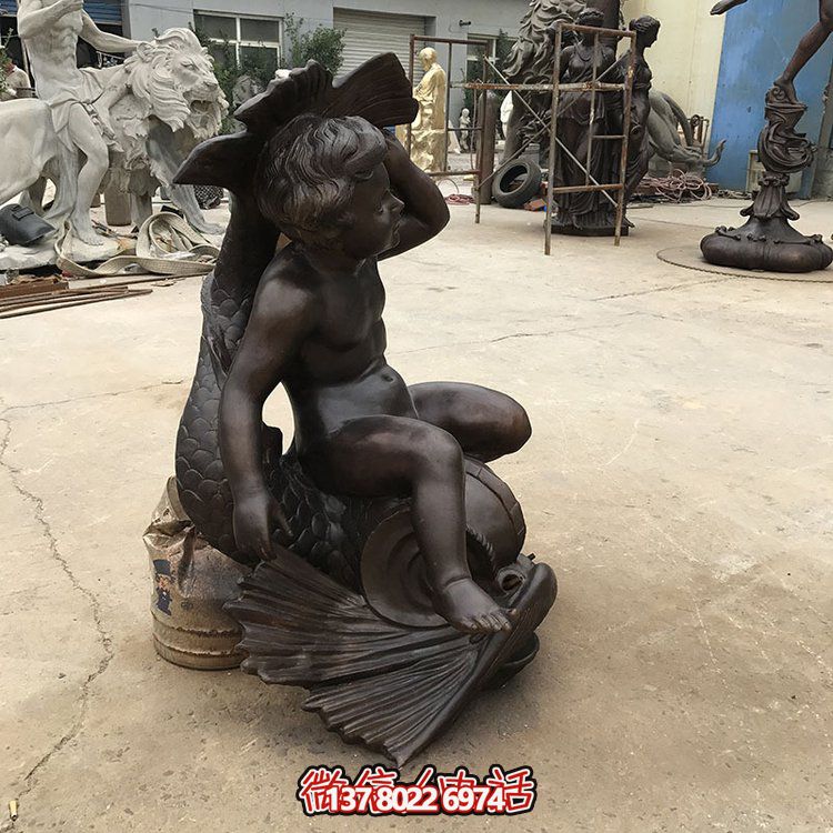 創(chuàng)意銅雕魚坐椅，讓兒童享受景觀之美