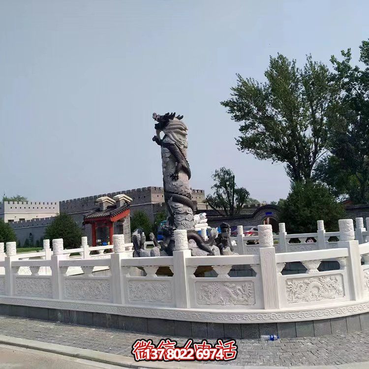 漢白玉石雕欄板，為景區(qū)水池提供防護及園林裝飾