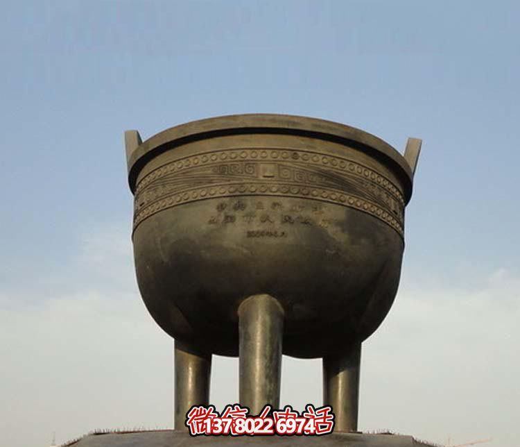 大型青銅圓形香爐，裝飾廣場景區(qū)