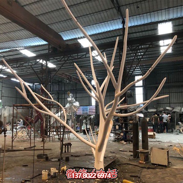 大型玻璃鋼雕塑，給酒店裝飾帶來創(chuàng)意景觀