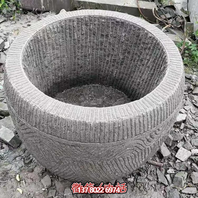 古老石槽，精致圓形養魚水缸