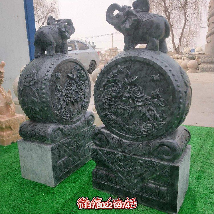 抱著鼓石雕塑，點綴青石庭院門口