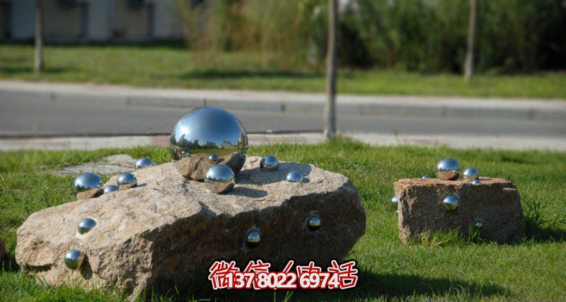 雕塑般的不銹鋼球體，帶給您不一樣的公園創意