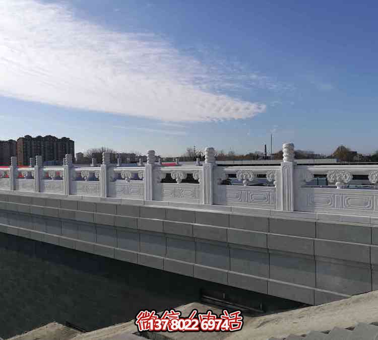 精美石雕橋欄桿，藝術美學完美結合