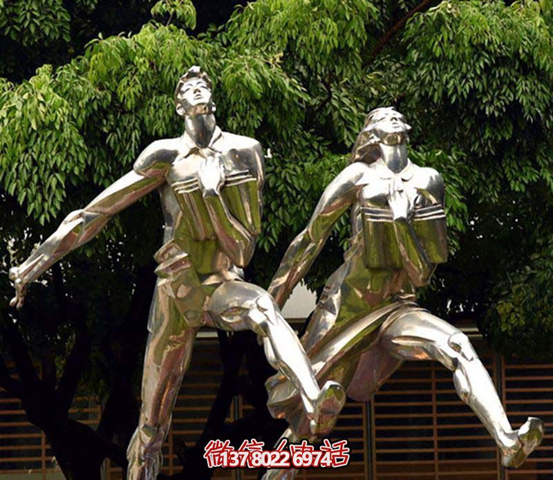 不銹鋼操場雕塑，鏡面反射跑步樂趣