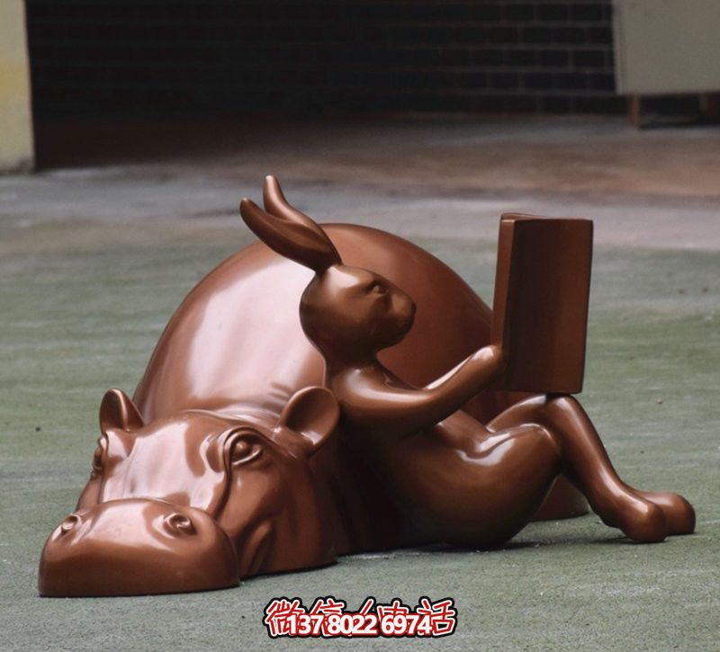 玻璃創意海馬雕塑，擺放于場內，點綴你的生活