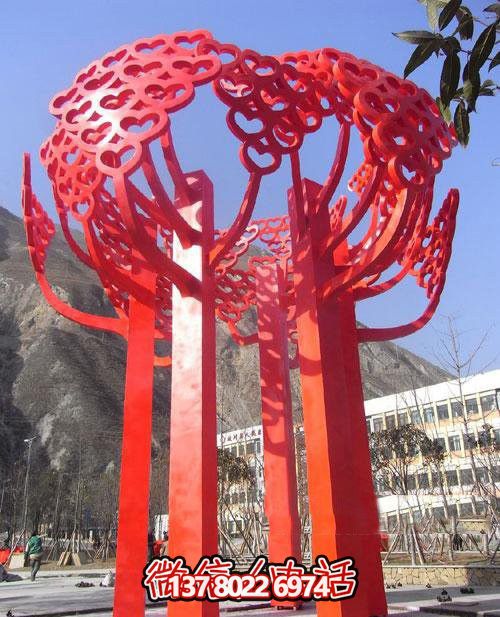 室內不銹鋼心形雕塑，點綴別墅景區美景