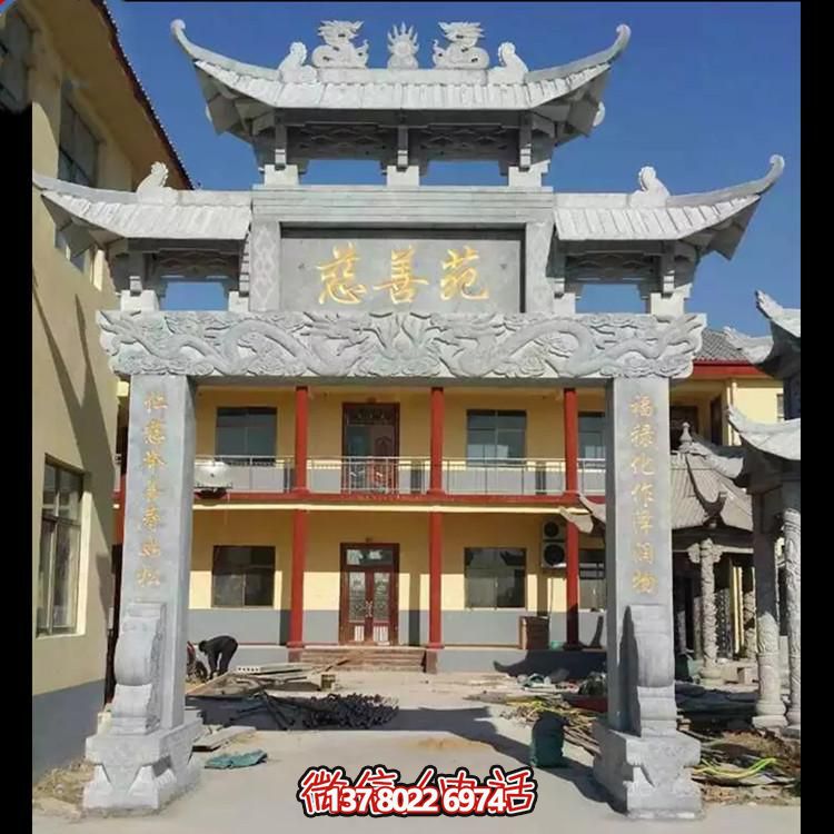 祠堂擺放青石浮雕單門(mén)中式石牌坊
