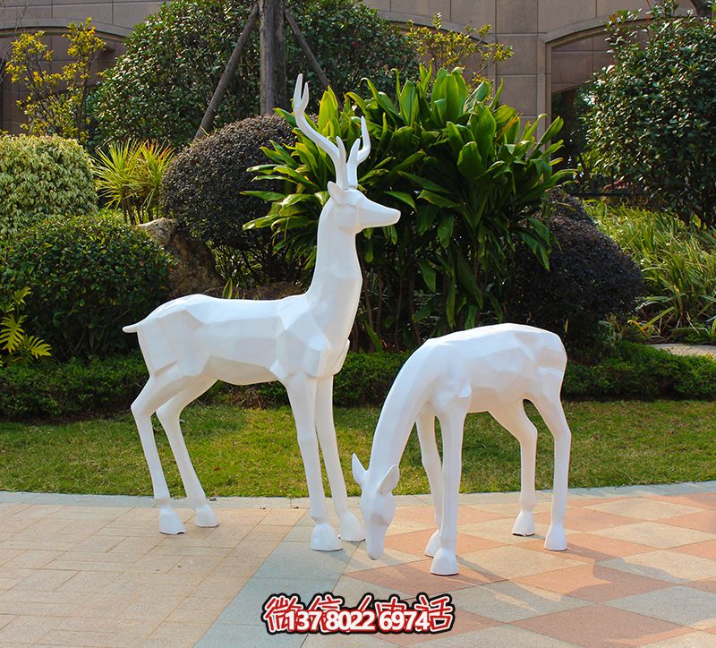 玻璃鋼白色街道上的兩只鹿雕塑 玻璃鋼白色街道上的兩只鹿雕塑